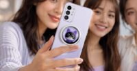 Oppo Bubble accessory attached to a smartphone, displaying a live camera preview.