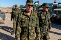 Des miliciens du Polisario en tenue de combat, symbolisant l'adoption d'un nouveau code de conduite.