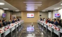 Ministre Ryad Mezzour et des représentants américains lors de la 9e session du Comité de suivi de l'ALE à Rabat.
