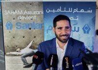 Logo de Sanlam Maroc et Salafin, symbolisant une transaction boursière sur fond de graphique financier.