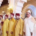 Sa Majesté le Roi Mohammed VI, accompagné des Princes, accomplissant la prière de l'Aïd Al-Adha à la mosquée Ahl Fès à Rabat.