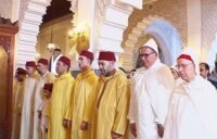 Sa Majesté le Roi Mohammed VI, accompagné des Princes, accomplissant la prière de l'Aïd Al-Adha à la mosquée Ahl Fès à Rabat.