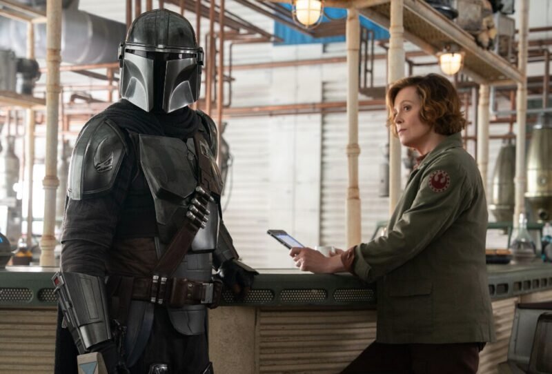 Affiche du film Star Wars: The Mandalorian and Grogu, avec Din Djarin et Grogu au premier plan, prêts pour l'aventure.
