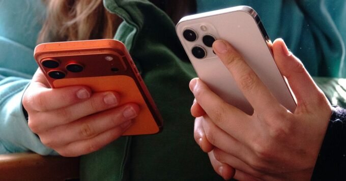 A smartphone screen showing WhatsApp's Incognito Chat interface with Meta AI, emphasizing privacy and encryption.