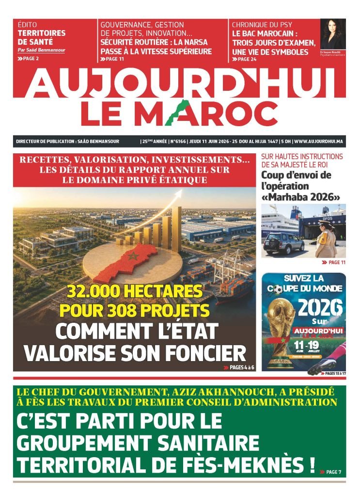 Une illustration symbolisant la solidarité et le soutien social au Maroc, avec des mains tendues et des figures représentant les bénéficiaires des aides.