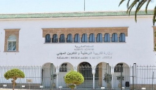 Baccalauréat 2026 : Une Promotion Record et une Digitalisation Réussie ! 9 Candidats célébrant les résultats du baccalauréat 2026 au Maroc