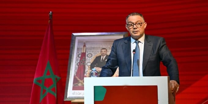 Le président de la FRMF, Fouzi Lekjaa, s'adressant aux membres lors des assemblées générales, soulignant la vision royale pour le football marocain.