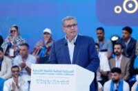 صورة لعزيز أخنوش يتحدث في الجامعة الصيفية للشباب الأحرار، مع لقطات متفرقة لأحداث رياضية واجتماعية