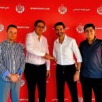 الإعلامي ألكسندر رويز يثير الجدل بانحيازه للسنغال حول نهائي الكان رغم شراكته مع الوداد 6 صورة لألكسندر رويز يتحدث في برنامج رياضي مع شعار كأس أمم إفريقيا في الخلفية