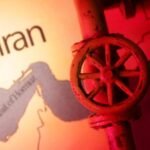 تصعيد خطير: إيران تعلن إغلاق مضيق هرمز وتتوعد باستهداف السفن بعد ضربات أمريكية 4 خريطة توضيحية لمضيق هرمز تظهر موقعه الاستراتيجي وعلاقته بإيران وخطوط أنابيب النفط، مع إشارة إلى التوترات الأخيرة.