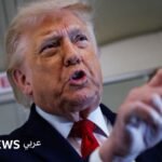 صورة للرئيس الأمريكي دونالد ترامب مع خلفية ترمز للعلاقات الدولية أو مفاوضات السلام