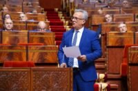الوزير المنتدب للاستثمار كريم زيدان يتحدث في جلسة برلمانية حول استثمارات الجالية المغربية ومكافحة البيروقراطية.