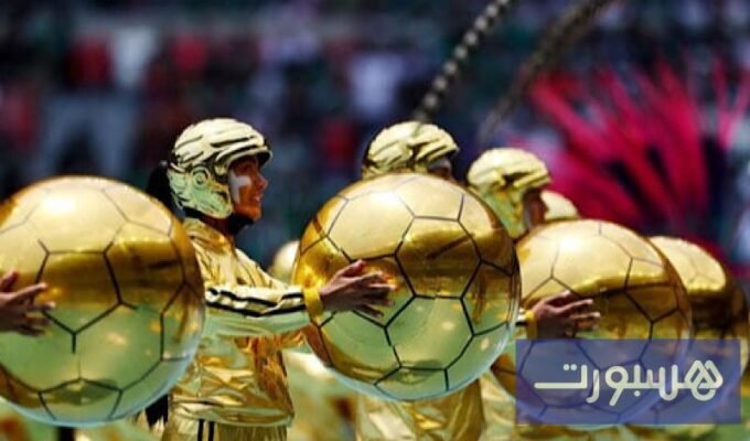 صورة جوية لملعب أزتيكا في مكسيكو سيتي خلال حفل افتتاح كأس العالم 2026 مع الأضواء والجماهير