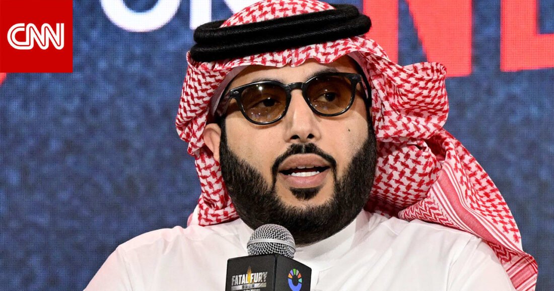 صورة للأمير عبدالرحمن بن مساعد والمستشار تركي آل الشيخ