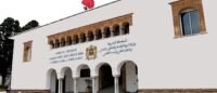 تلاميذ مغاربة يحتفلون بتفوقهم الدراسي في حفل تكريمي.