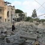 تصعيد في جنوب لبنان: الجيش الإسرائيلي يعلن استهداف مواقع لحزب الله 8 أعمدة دخان تتصاعد من جنوب لبنان بعد غارات جوية إسرائيلية