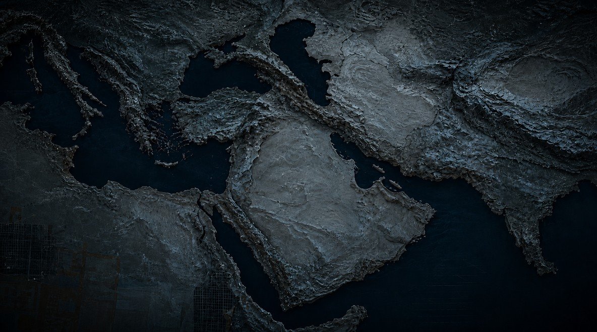 صورة مركبة لجنود سوريين ودبابة، ولوحة إعلانية لقائد الجيش الباكستاني، تعكس التحديات والتحولات في المنطقة.
