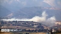 صورة لمبنى متضرر في الضاحية الجنوبية لبيروت بعد غارة جوية إسرائيلية.