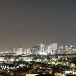 صورة لصاروخ ينطلق ليلاً أو انفجار في سماء حيفا