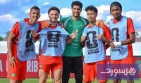 لاعبي المنتخب المغربي خلال حصة تدريبية أخيرة قبل مواجهة هايتي في كأس العالم 2026، بحضور فوزي لقجع.