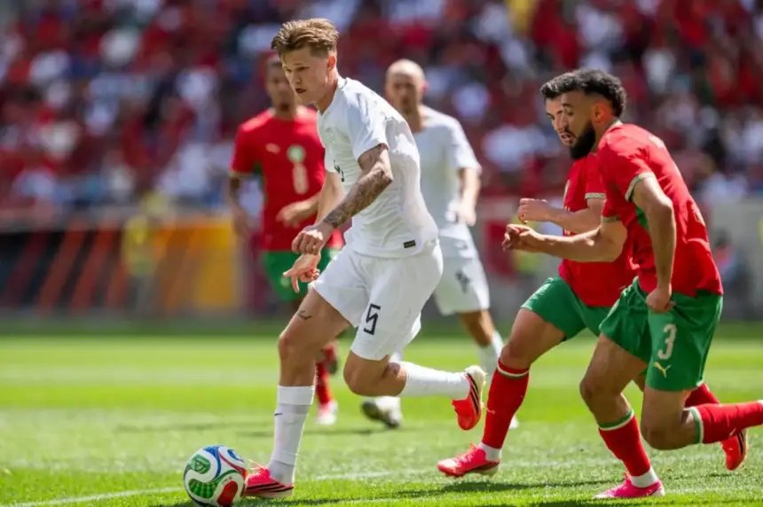 صورة جماعية للاعبي المنتخب المغربي خلال مباراتهم الودية ضد النرويج