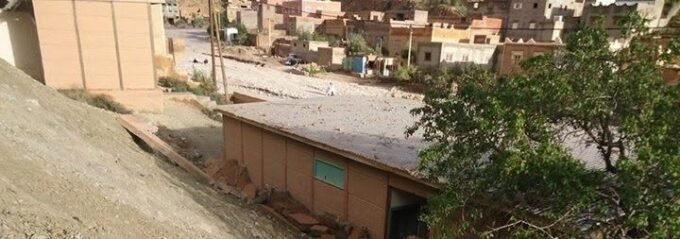 تزايد المطالب بالتدخل لمعالجة الأضرار البيئية لمشروع سياحي بتنغير 27 صورة لمياه عادمة تتدفق من مشروع سياحي في واد بتنغير قرب منازل ومرافق عمومية