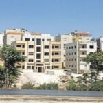 صورة لمبنى قيد الإنشاء أو مبنى سكني
