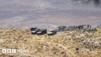آليات عسكرية إسرائيلية على الطريق الاستراتيجي الواصل بين قريتي جملة وسيسون في الريف الغربي لمحافظة درعا جنوبي سوريا.