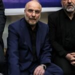 صورة لمحمد باقر قاليباف رئيس البرلمان الإيراني مع تعليق حول ذكرى حرب الـ12 يوما.