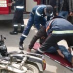 تارودانت: تصاعد حوادث الدراجات النارية يدق ناقوس الخطر حول السلامة الطرقية 6 صورة لحادث سير دراجة نارية في تارودانت مع تواجد سيارات الإسعاف والشرطة