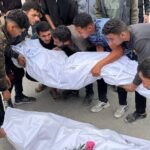 غزة: 4 شهداء و20 جريحاً في حصيلة دامية خلال 24 ساعة 6 مواطنون فلسطينيون يشاركون في تشييع جثامين شهداء في قطاع غزة.
