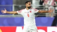 علي علوان لاعب المنتخب الأردني يحتفل بتسجيل هدف في مباراة كأس العالم 2026