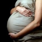 صورة توضيحية لملف قضائي أو مدرسة، تعكس قضية حمل تلميذة قاصر بإقليم وزان.
