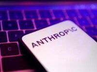 شعار Anthropic في رسم توضيحي يرمز إلى نماذج الذكاء الاصطناعي المتأثرة بالقيود الأمريكية.