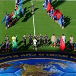 صورة توضيحية لجدول مباريات كأس العالم 2026 مع شعار البطولة والملاعب المضيفة.