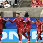 البرتغال تكتسح أوزبكستان بخماسية نظيفة وتضع قدماً في مونديال 2026 بقيادة رونالدو 6 صورة لكريستيانو رونالدو يحتفل بهدف مع منتخب البرتغال في مباراة ضد أوزبكستان