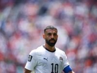 صورة لمحمد صلاح يتدرب مع زملائه في المنتخب المصري بحديقة كيلارني، فانكوفر، كندا.