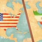 صورة تظهر تضاربًا في المواقف بين الولايات المتحدة وإيران حول طبيعة التحركات الدبلوماسية المرتقبة في الدوحة، مع التركيز على مضيق هرمز.