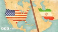 صورة تظهر تضاربًا في المواقف بين الولايات المتحدة وإيران حول طبيعة التحركات الدبلوماسية المرتقبة في الدوحة، مع التركيز على مضيق هرمز.