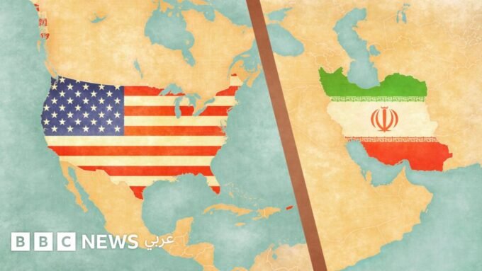 صورة تظهر تضاربًا في المواقف بين الولايات المتحدة وإيران حول طبيعة التحركات الدبلوماسية المرتقبة في الدوحة، مع التركيز على مضيق هرمز.