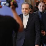 وزير الخارجية الإيراني عباس عراقجي يتحدث في مؤتمر صحفي حول المفاوضات