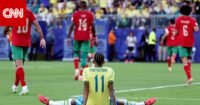 صورة لملعب كرة قدم خلال مباراة في كأس العالم 2026، تعكس الإثارة والتنافسية في البطولة الموسعة.