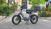 Vélo électrique UTO OG200, fatbike cargo biplace, guidon, selle, moteur Bafang, freins Tektro, suspension
