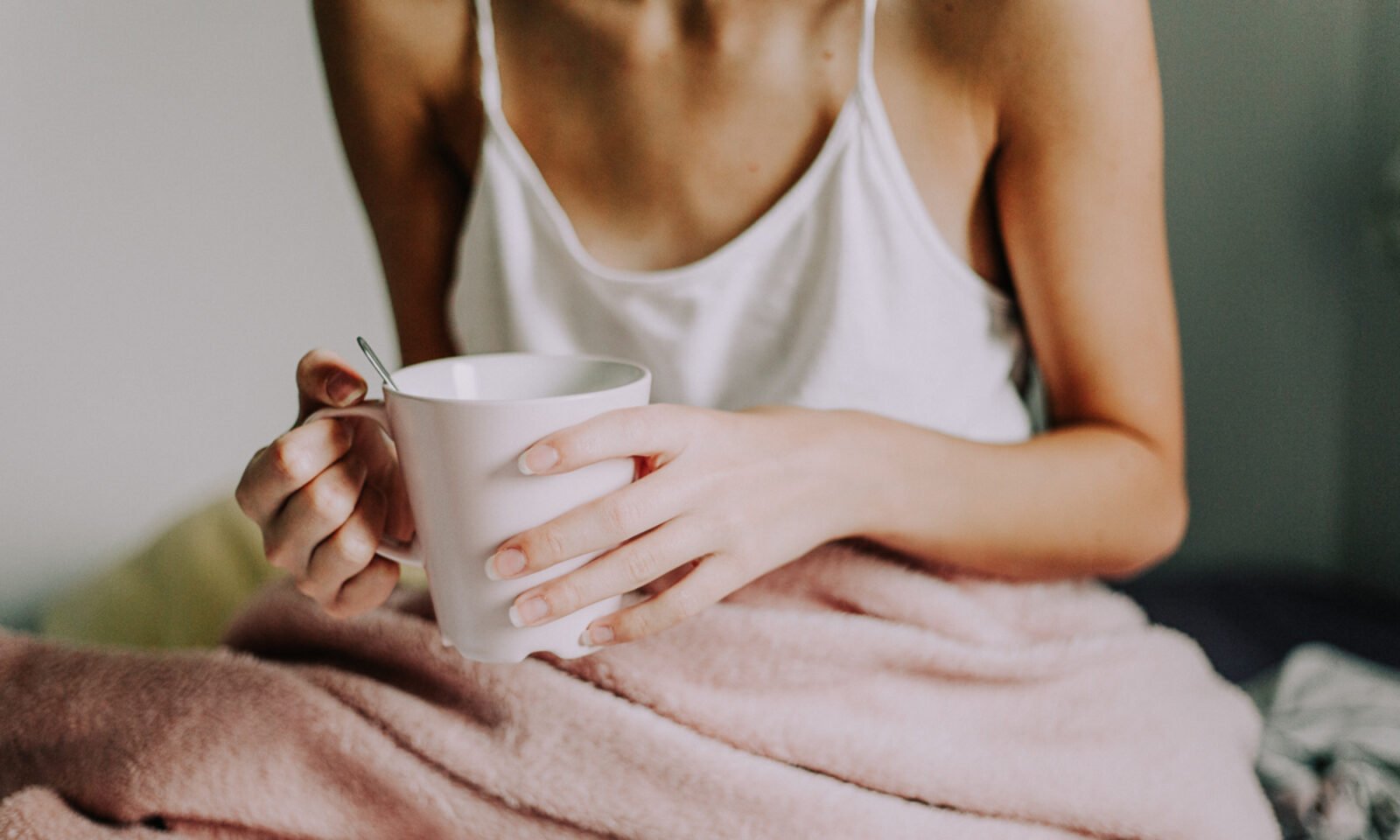 The Daily Brew for a Sharper Mind: Green Tea's Proven Impact on Brain Health and Longevity 3 A steaming cup of green tea, symbolizing brain health and longevity benefits