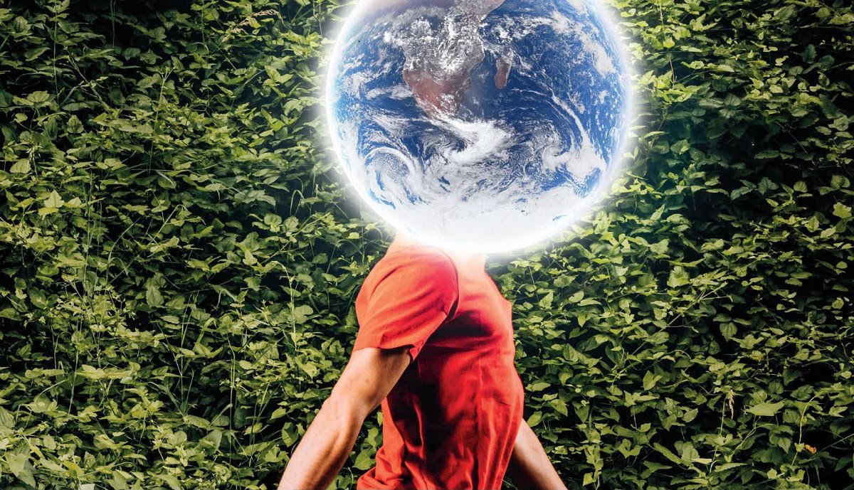 L'Habitabilité : Le Principe Juridique Révolutionnaire pour un Monde Viable 3 Illustration conceptuelle d'une planète Terre protégée par des mains, symbolisant le principe d'habitabilité et la nécessité de préserver les conditions de vie.