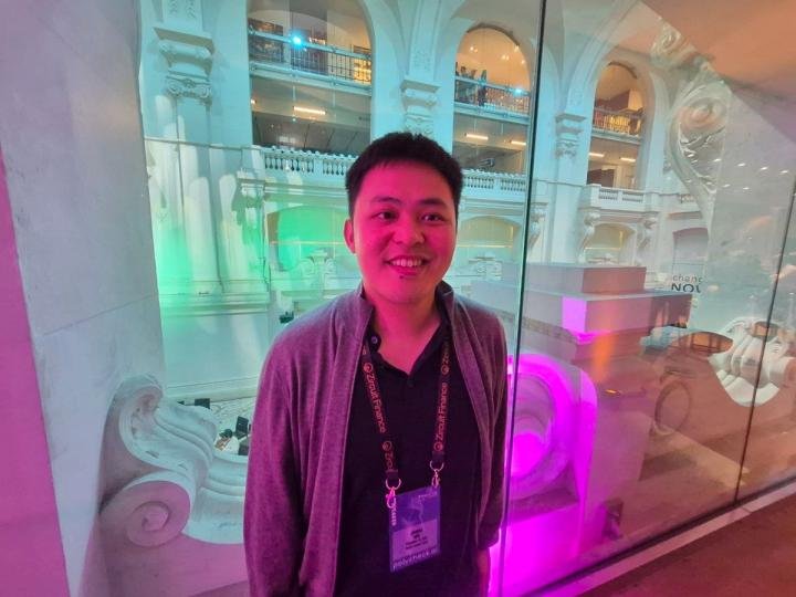 James Wo, CEO and founder of DFG, speaking at a crypto conference about crypto investments.