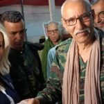 L'avocate algérienne Latifa Dib et le chef du Front Polisario, Brahim Ghali, dans un camp de Tindouf.