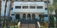 Vue aérienne de vastes terres au Maroc, symbolisant le patrimoine foncier de l'État et son rôle dans le développement économique.