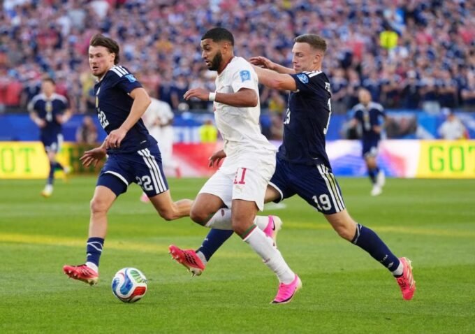 Les joueurs de l'équipe nationale marocaine de football, les Lions de l'Atlas, célèbrent un but lors du match de la Coupe du monde 2026 contre l'Écosse, symbolisant leur performance historique.