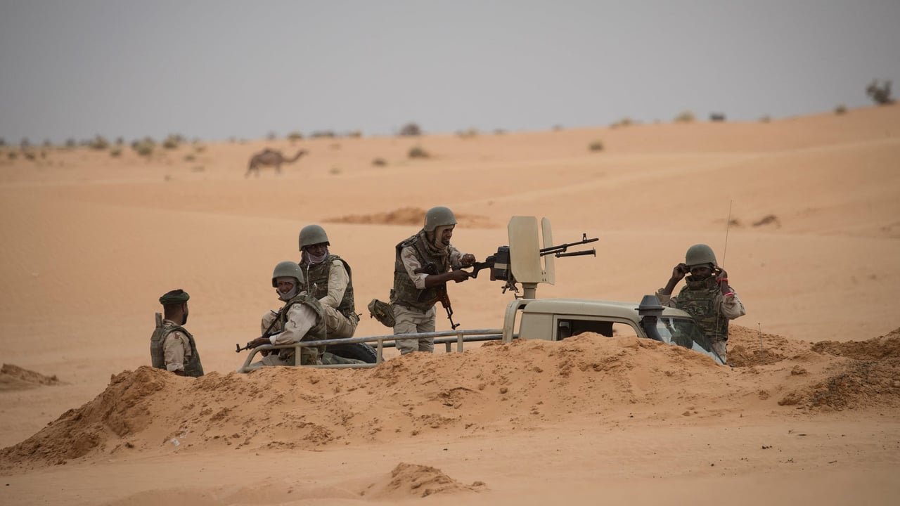Soldats mauritaniens en mission de surveillance dans le sud-est du pays, près de la frontière malienne, symbolisant la vigilance du pays.